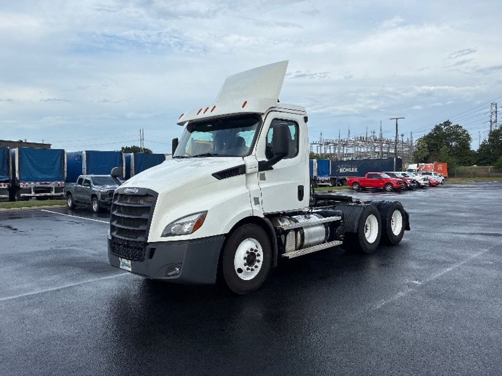 Day Cab Tractor-Heavy Duty Tractors-Freightliner-2020-T11664ST-Greenville-SC-470,081\n\t\tmiles-$ 42,000 - Image 3