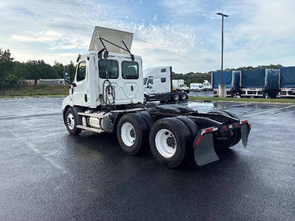 Day Cab Tractor-Heavy Duty Tractors-Freightliner-2020-T11664ST-Greenville-SC-470,081\n\t\tmiles-$ 42,000 - Image 5