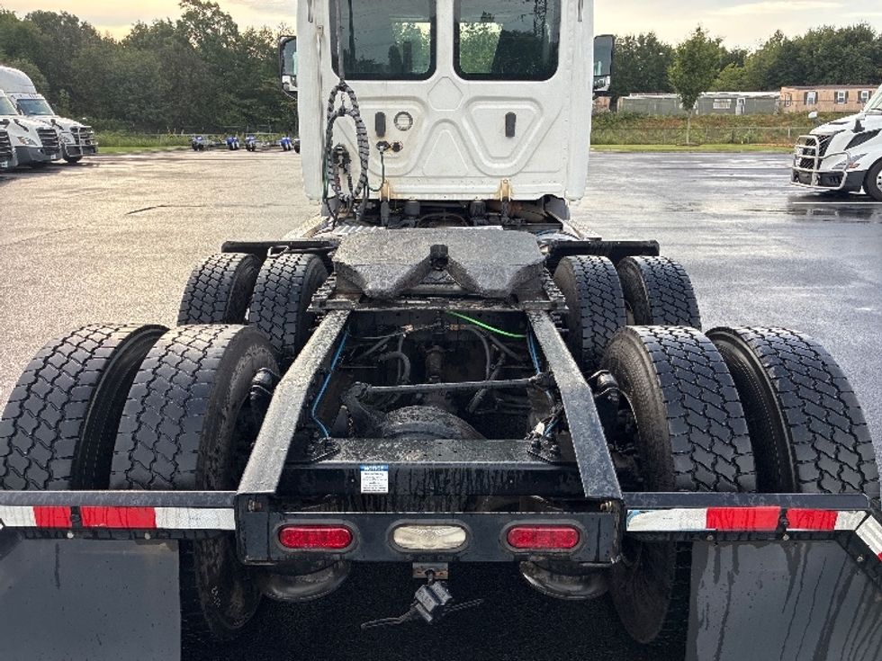 Day Cab Tractor-Heavy Duty Tractors-Freightliner-2020-T11664ST-Greenville-SC-470,081\n\t\tmiles-$ 42,000 - Image 6