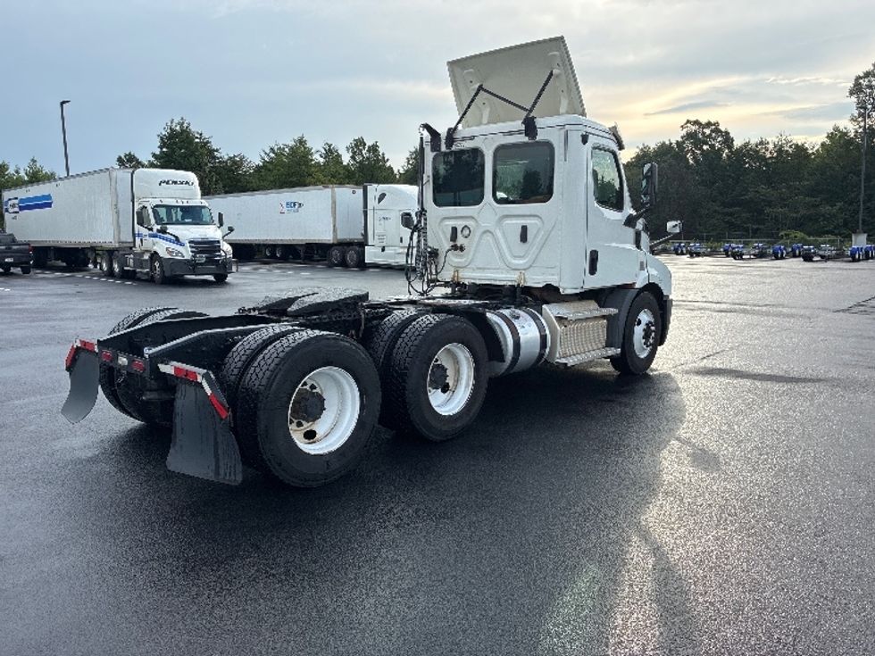 Day Cab Tractor-Heavy Duty Tractors-Freightliner-2020-T11664ST-Greenville-SC-470,081\n\t\tmiles-$ 42,000 - Image 7