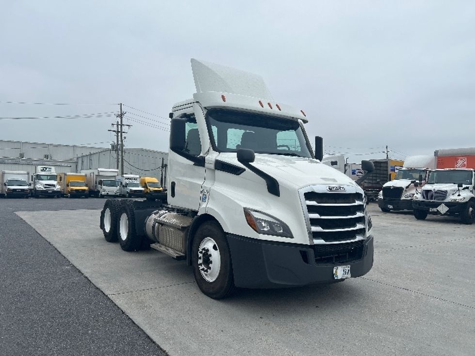 Day Cab Tractor-Heavy Duty Tractors-Freightliner-2020-T11664ST-Hammond-LA-473,776\n\t\tmiles-$ 36,750 - Image 1