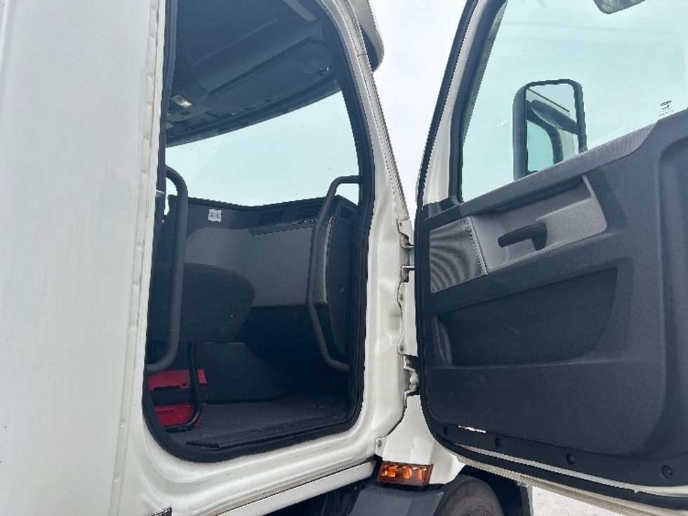 Day Cab Tractor-Heavy Duty Tractors-Freightliner-2020-T11664ST-Hammond-LA-473,776\n\t\tmiles-$ 36,750 - Image 12