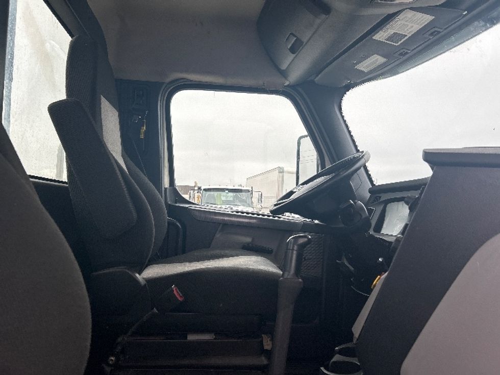 Day Cab Tractor-Heavy Duty Tractors-Freightliner-2020-T11664ST-Hammond-LA-473,776\n\t\tmiles-$ 36,750 - Image 14