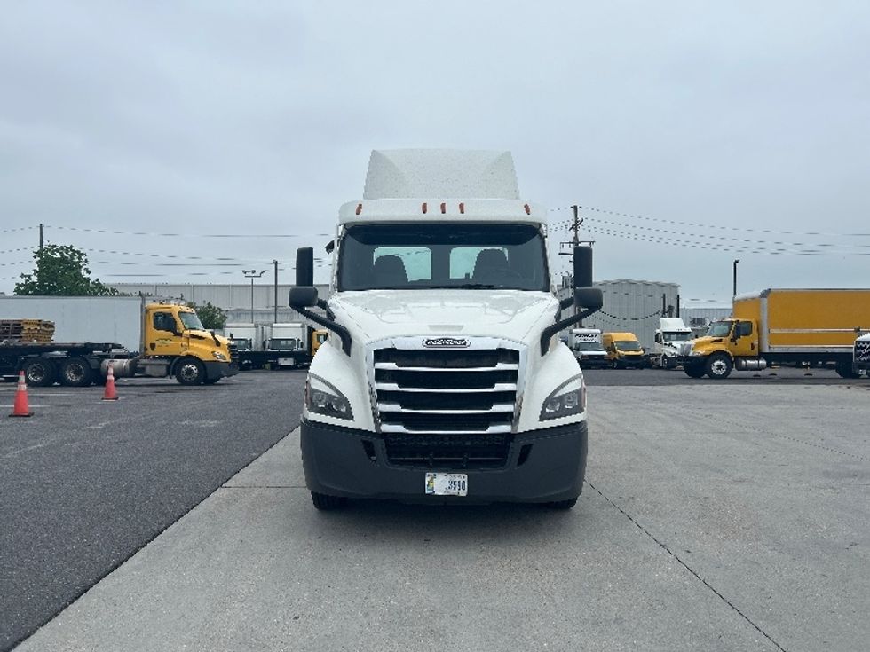 Day Cab Tractor-Heavy Duty Tractors-Freightliner-2020-T11664ST-Hammond-LA-473,776\n\t\tmiles-$ 36,750 - Image 2