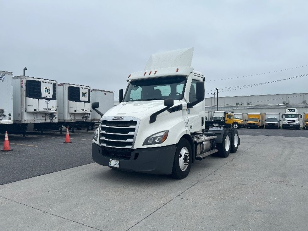 Day Cab Tractor-Heavy Duty Tractors-Freightliner-2020-T11664ST-Hammond-LA-473,776\n\t\tmiles-$ 36,750 - Image 3