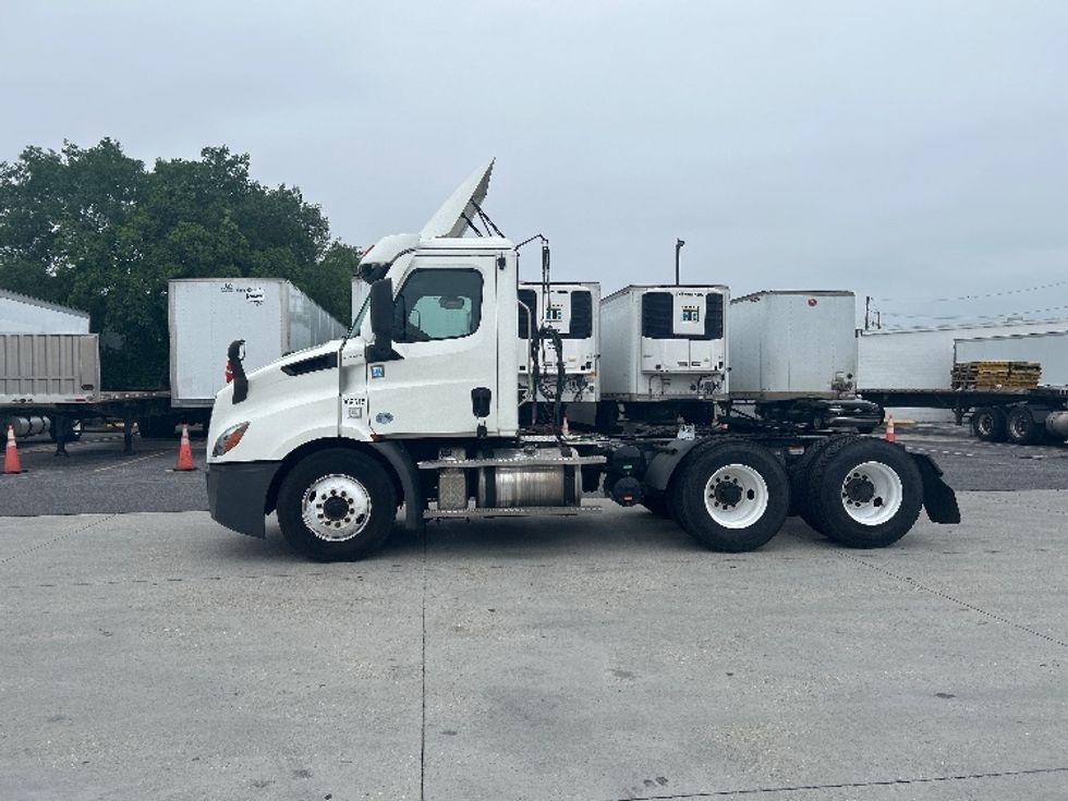 Day Cab Tractor-Heavy Duty Tractors-Freightliner-2020-T11664ST-Hammond-LA-473,776\n\t\tmiles-$ 36,750 - Image 4