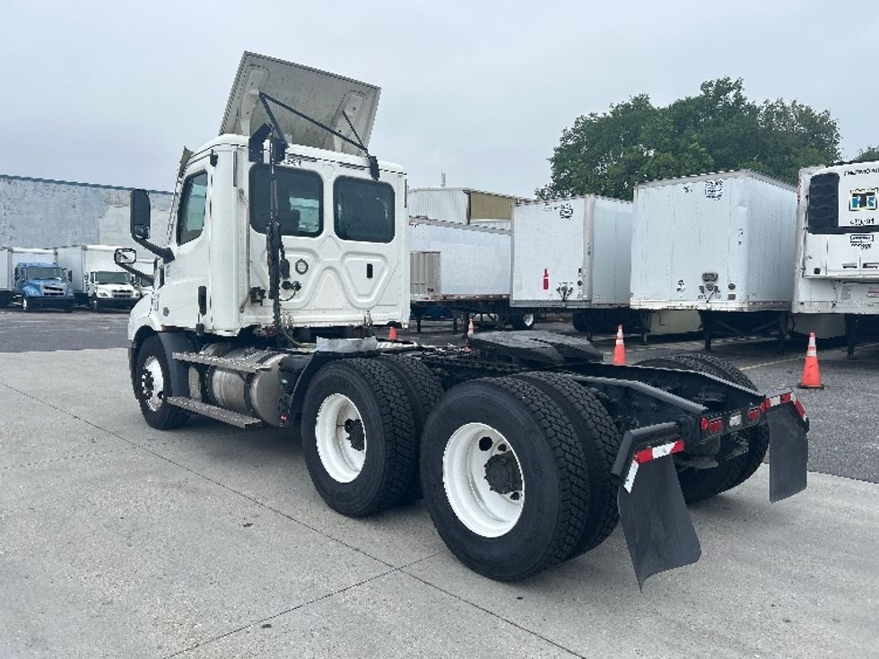 Day Cab Tractor-Heavy Duty Tractors-Freightliner-2020-T11664ST-Hammond-LA-473,776\n\t\tmiles-$ 36,750 - Image 5