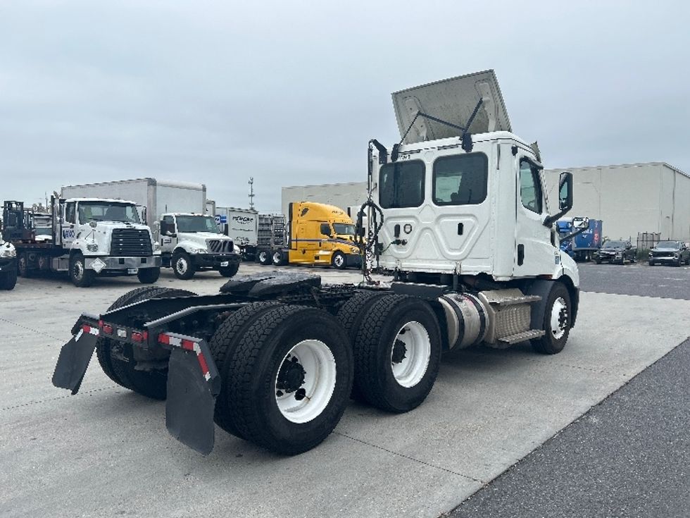 Day Cab Tractor-Heavy Duty Tractors-Freightliner-2020-T11664ST-Hammond-LA-473,776\n\t\tmiles-$ 36,750 - Image 7
