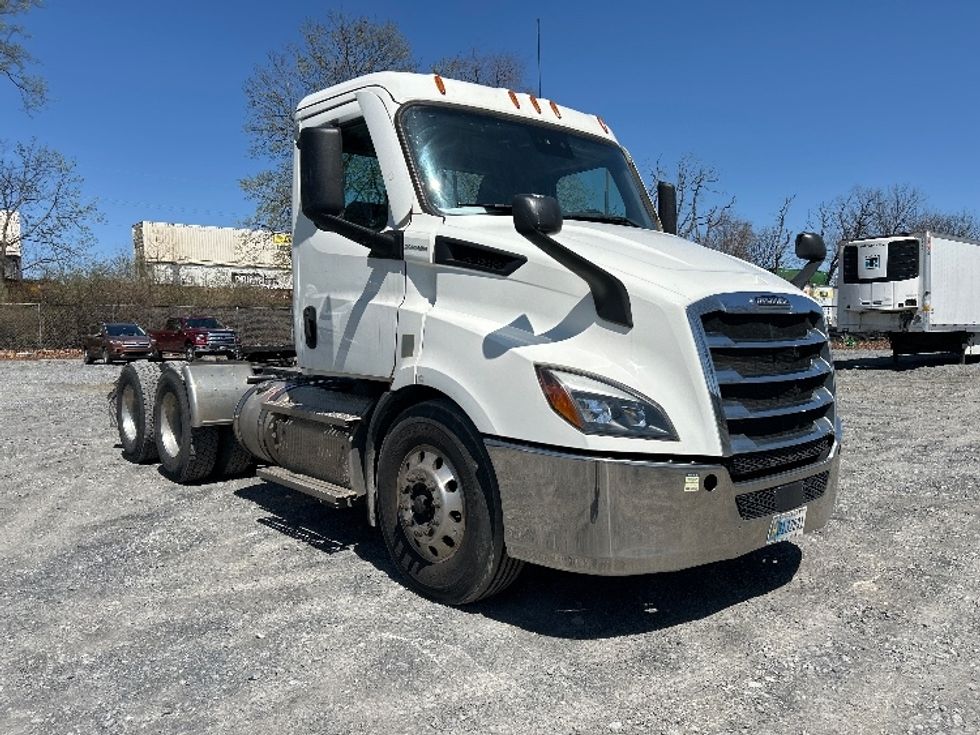 Day Cab Tractor-Heavy Duty Tractors-Freightliner-2020-T11664ST-Harrisburg-PA-364,098\n\t\tmiles-$ 50,750 - Image 1