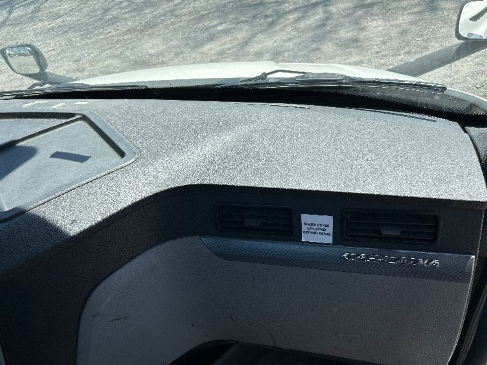 Day Cab Tractor-Heavy Duty Tractors-Freightliner-2020-T11664ST-Harrisburg-PA-364,098\n\t\tmiles-$ 50,750 - Image 13