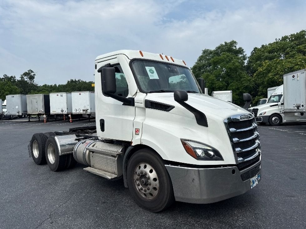 Day Cab Tractor-Heavy Duty Tractors-Freightliner-2020-T11664ST-Harrisburg-PA-515,023\n\t\tmiles-$ 40,250 - Image 1