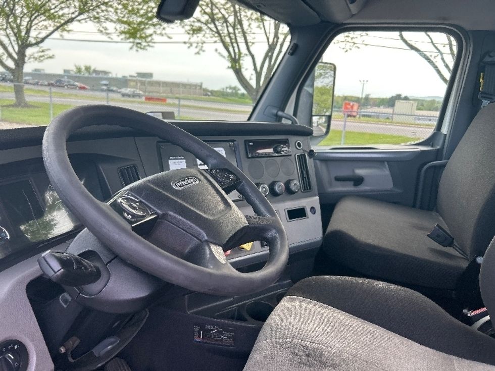 Day Cab Tractor-Heavy Duty Tractors-Freightliner-2020-T11664ST-Harrisburg-PA-515,023\n\t\tmiles-$ 40,250 - Image 10