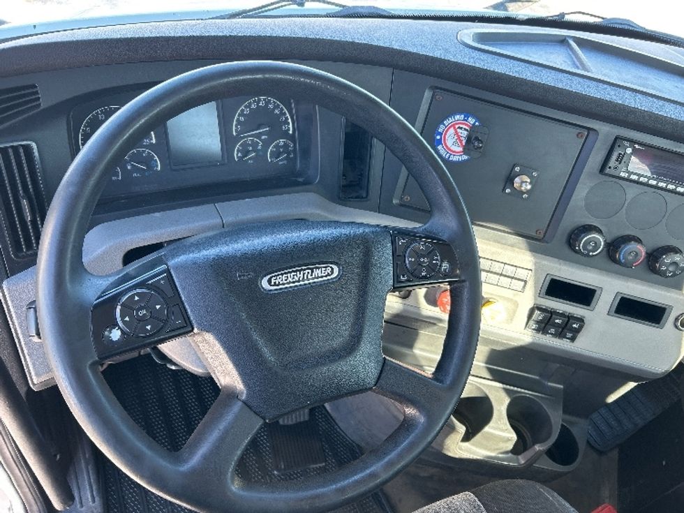 Day Cab Tractor-Heavy Duty Tractors-Freightliner-2020-T11664ST-Harrisburg-PA-515,023\n\t\tmiles-$ 40,250 - Image 11
