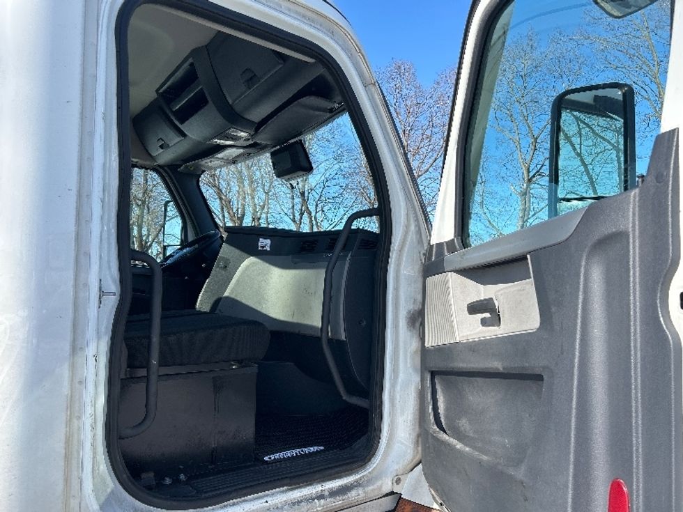 Day Cab Tractor-Heavy Duty Tractors-Freightliner-2020-T11664ST-Harrisburg-PA-515,023\n\t\tmiles-$ 40,250 - Image 12