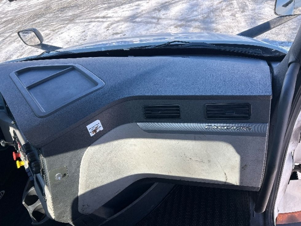 Day Cab Tractor-Heavy Duty Tractors-Freightliner-2020-T11664ST-Harrisburg-PA-515,023\n\t\tmiles-$ 40,250 - Image 13