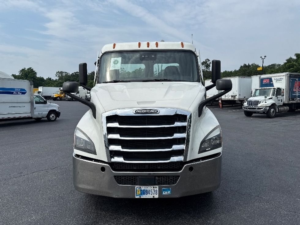 Day Cab Tractor-Heavy Duty Tractors-Freightliner-2020-T11664ST-Harrisburg-PA-515,023\n\t\tmiles-$ 40,250 - Image 2