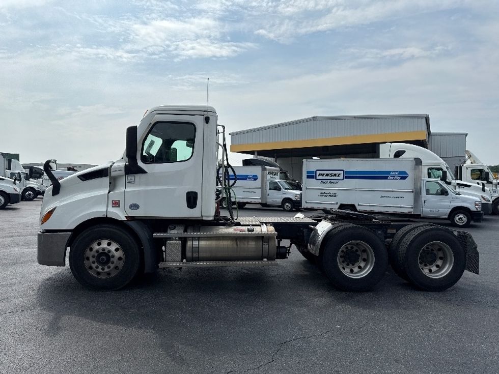 Day Cab Tractor-Heavy Duty Tractors-Freightliner-2020-T11664ST-Harrisburg-PA-515,023\n\t\tmiles-$ 40,250 - Image 4