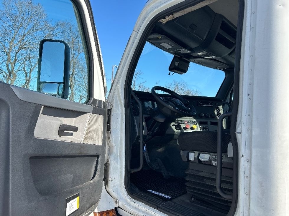 Day Cab Tractor-Heavy Duty Tractors-Freightliner-2020-T11664ST-Harrisburg-PA-515,023\n\t\tmiles-$ 40,250 - Image 9