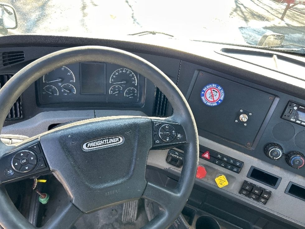 Day Cab Tractor-Heavy Duty Tractors-Freightliner-2020-T11664ST-Harrisburg-PA-540,173\n\t\tmiles-$ 41,500 - Image 11