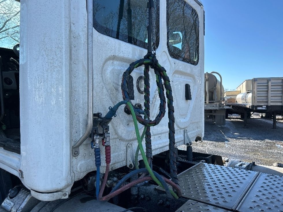 Day Cab Tractor-Heavy Duty Tractors-Freightliner-2020-T11664ST-Harrisburg-PA-540,173\n\t\tmiles-$ 41,500 - Image 18