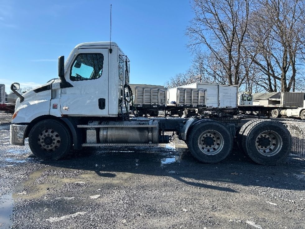 Day Cab Tractor-Heavy Duty Tractors-Freightliner-2020-T11664ST-Harrisburg-PA-540,173\n\t\tmiles-$ 41,500 - Image 4