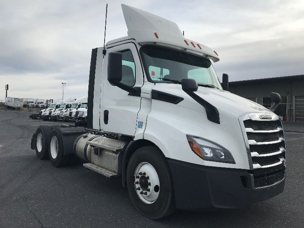 Day Cab Tractor-Heavy Duty Tractors-Freightliner-2020-T11664ST-Harrisonburg-VA-223,044\n\t\tmiles-$ 58,750 - Image 1