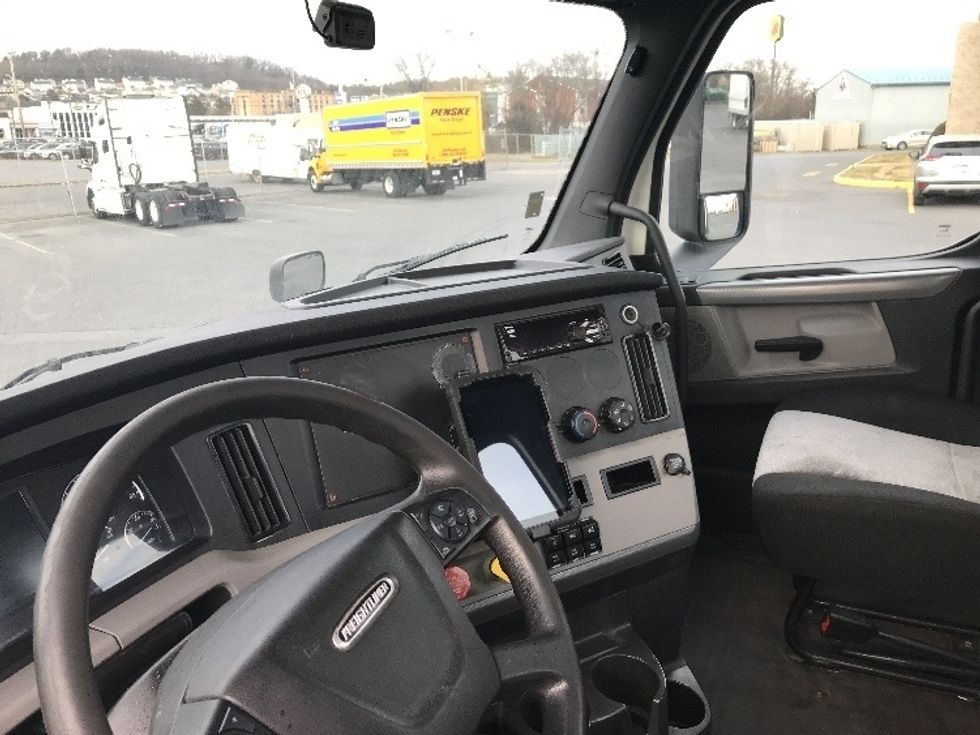 Day Cab Tractor-Heavy Duty Tractors-Freightliner-2020-T11664ST-Harrisonburg-VA-223,044\n\t\tmiles-$ 58,750 - Image 10