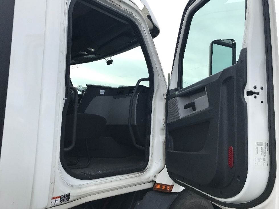 Day Cab Tractor-Heavy Duty Tractors-Freightliner-2020-T11664ST-Harrisonburg-VA-223,044\n\t\tmiles-$ 58,750 - Image 12