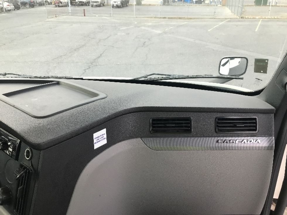 Day Cab Tractor-Heavy Duty Tractors-Freightliner-2020-T11664ST-Harrisonburg-VA-223,044\n\t\tmiles-$ 58,750 - Image 13