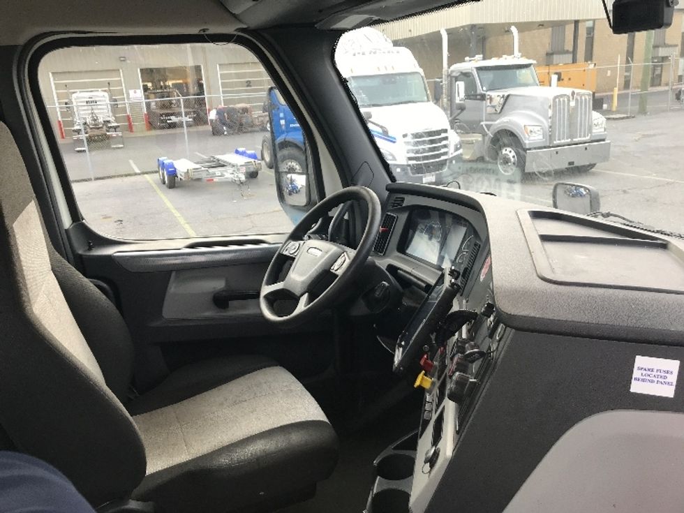 Day Cab Tractor-Heavy Duty Tractors-Freightliner-2020-T11664ST-Harrisonburg-VA-223,044\n\t\tmiles-$ 58,750 - Image 14