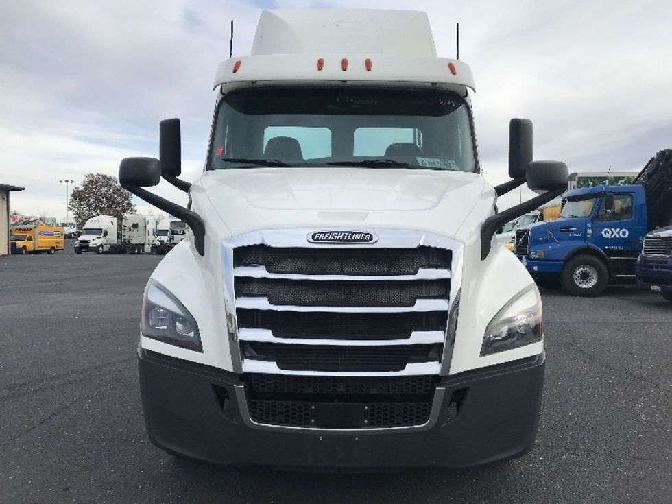 Day Cab Tractor-Heavy Duty Tractors-Freightliner-2020-T11664ST-Harrisonburg-VA-223,044\n\t\tmiles-$ 58,750 - Image 2