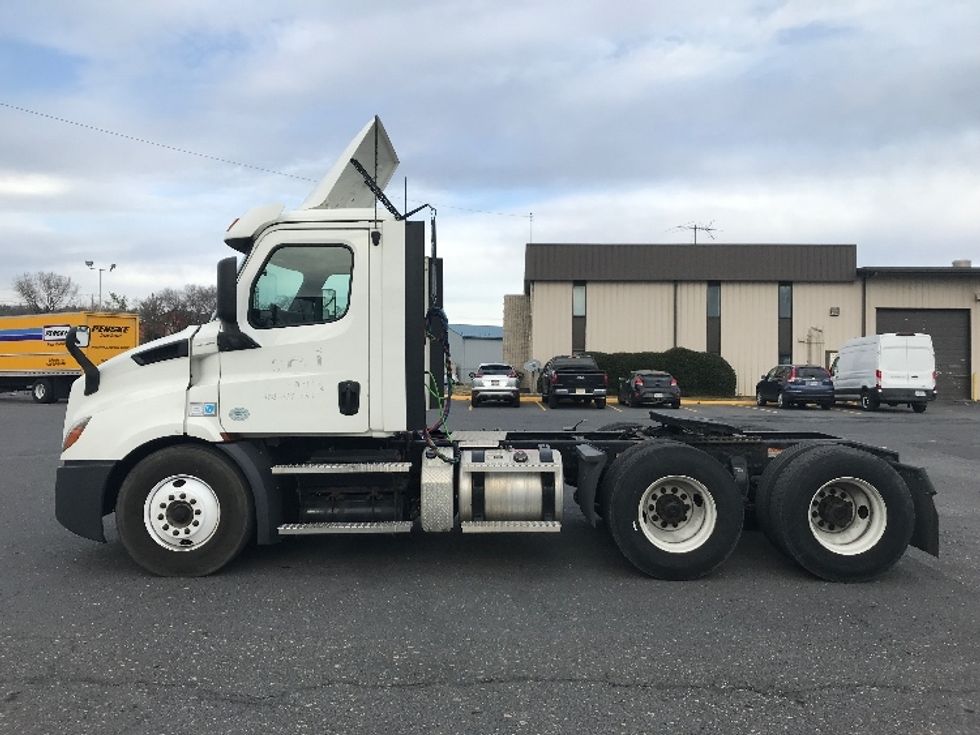 Day Cab Tractor-Heavy Duty Tractors-Freightliner-2020-T11664ST-Harrisonburg-VA-223,044\n\t\tmiles-$ 58,750 - Image 4