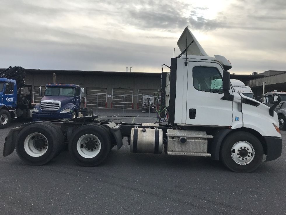 Day Cab Tractor-Heavy Duty Tractors-Freightliner-2020-T11664ST-Harrisonburg-VA-223,044\n\t\tmiles-$ 58,750 - Image 8