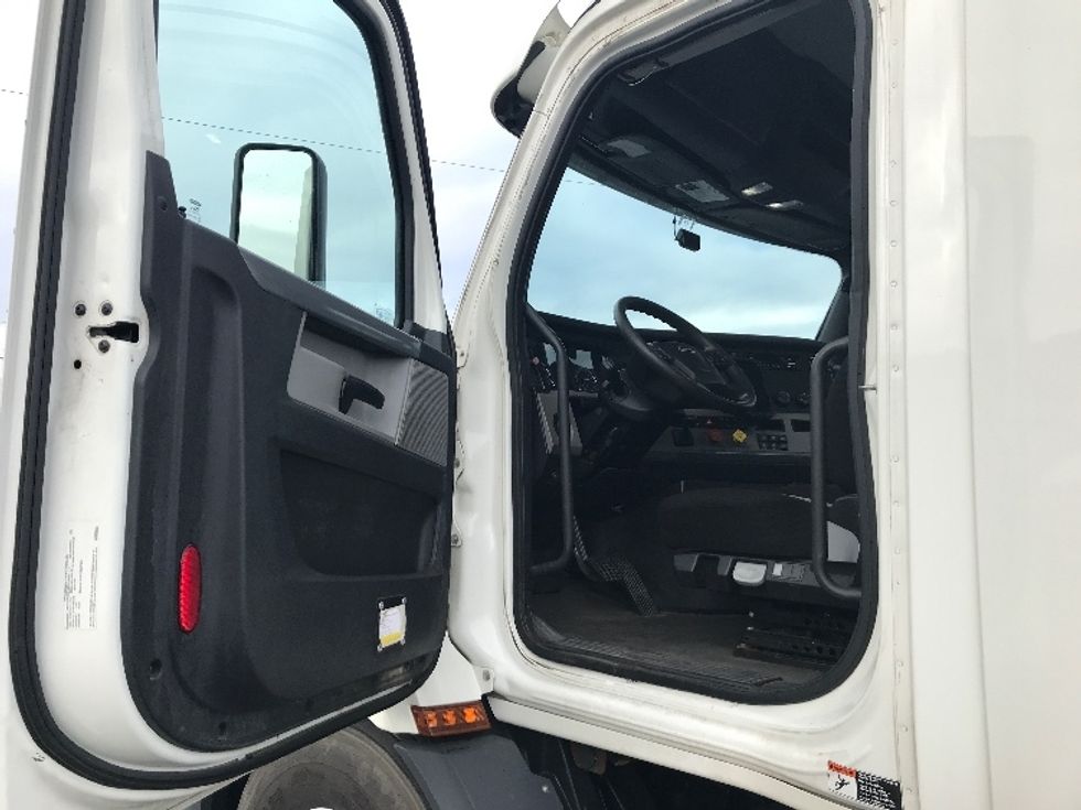 Day Cab Tractor-Heavy Duty Tractors-Freightliner-2020-T11664ST-Harrisonburg-VA-223,044\n\t\tmiles-$ 58,750 - Image 9