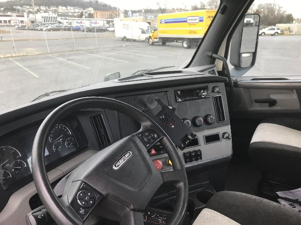 Day Cab Tractor-Heavy Duty Tractors-Freightliner-2020-T11664ST-Harrisonburg-VA-297,230\n\t\tmiles-$ 54,000 - Image 10