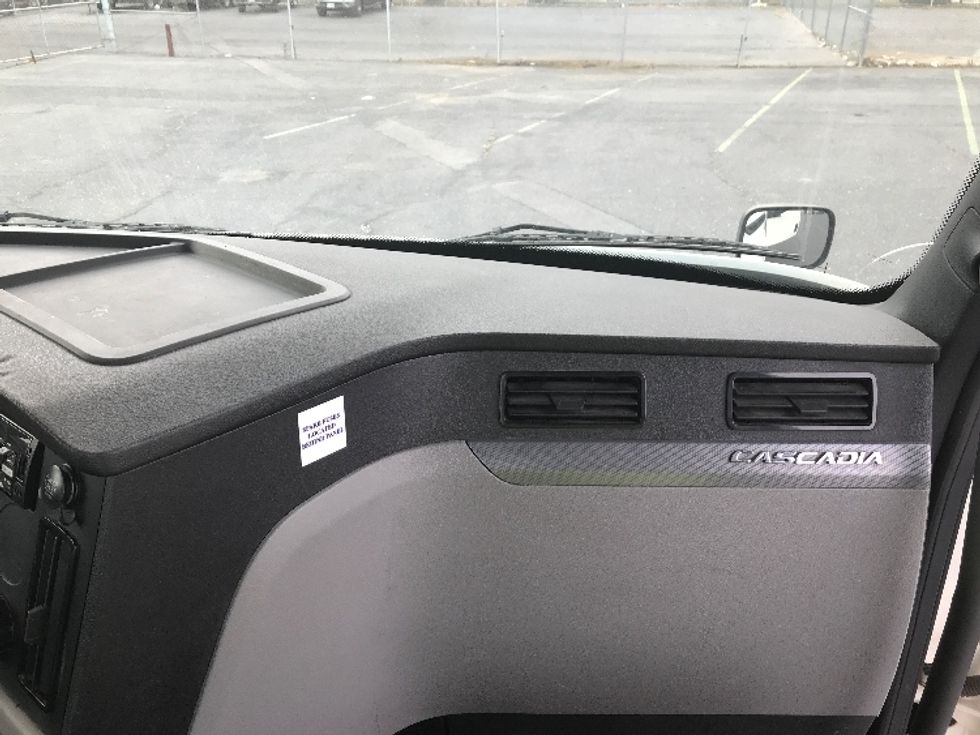 Day Cab Tractor-Heavy Duty Tractors-Freightliner-2020-T11664ST-Harrisonburg-VA-297,230\n\t\tmiles-$ 54,000 - Image 13