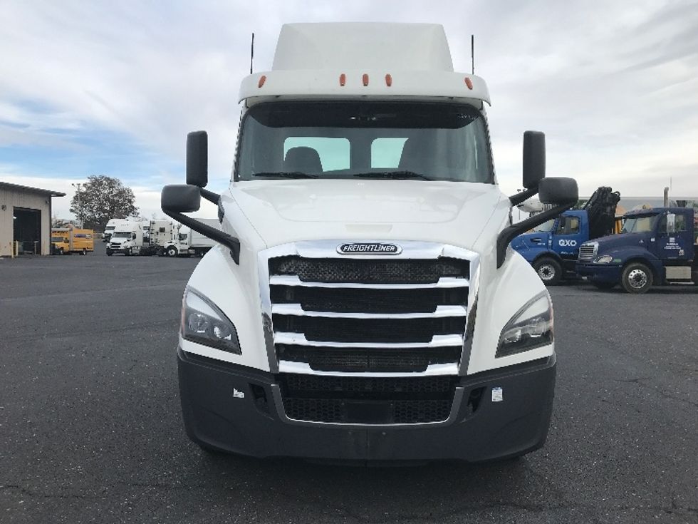 Day Cab Tractor-Heavy Duty Tractors-Freightliner-2020-T11664ST-Harrisonburg-VA-297,230\n\t\tmiles-$ 54,000 - Image 2