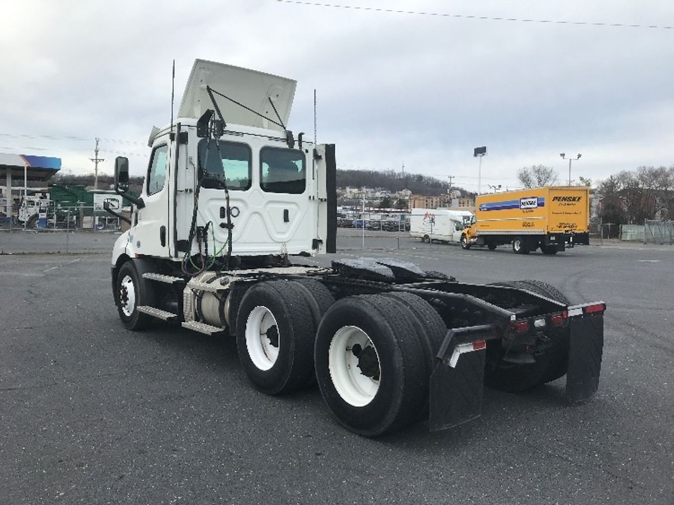 Day Cab Tractor-Heavy Duty Tractors-Freightliner-2020-T11664ST-Harrisonburg-VA-297,230\n\t\tmiles-$ 54,000 - Image 5