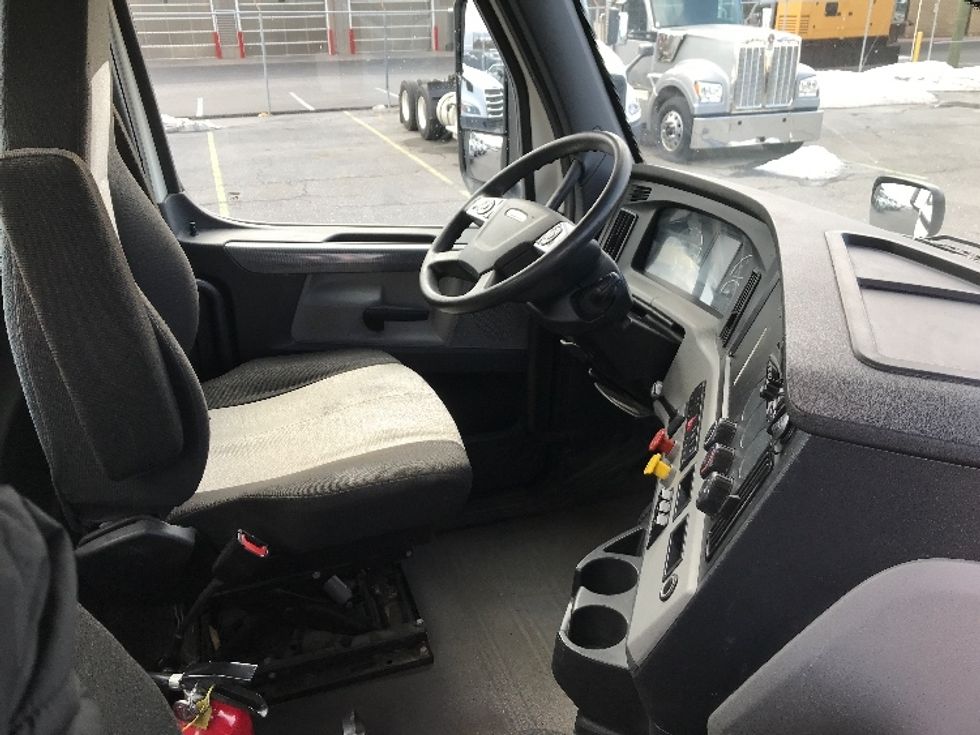 Day Cab Tractor-Heavy Duty Tractors-Freightliner-2020-T11664ST-Harrisonburg-VA-410,616\n\t\tmiles-$ 46,750 - Image 14