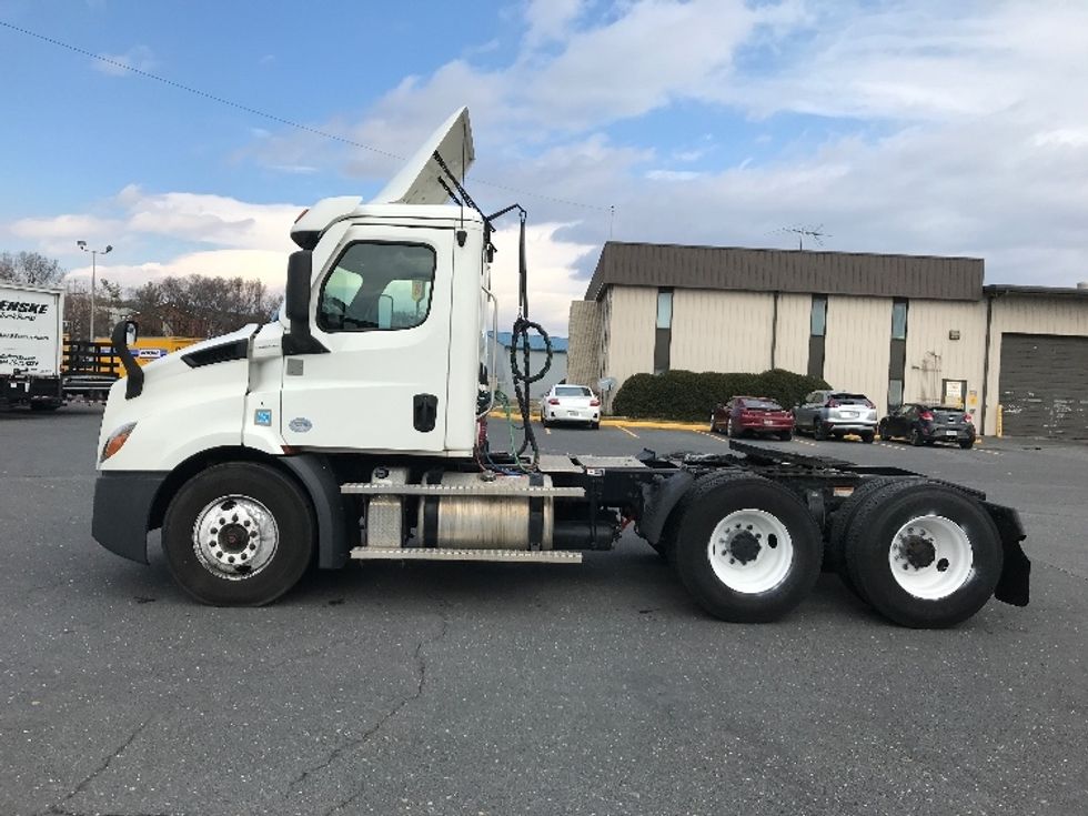 Day Cab Tractor-Heavy Duty Tractors-Freightliner-2020-T11664ST-Harrisonburg-VA-410,616\n\t\tmiles-$ 46,750 - Image 4