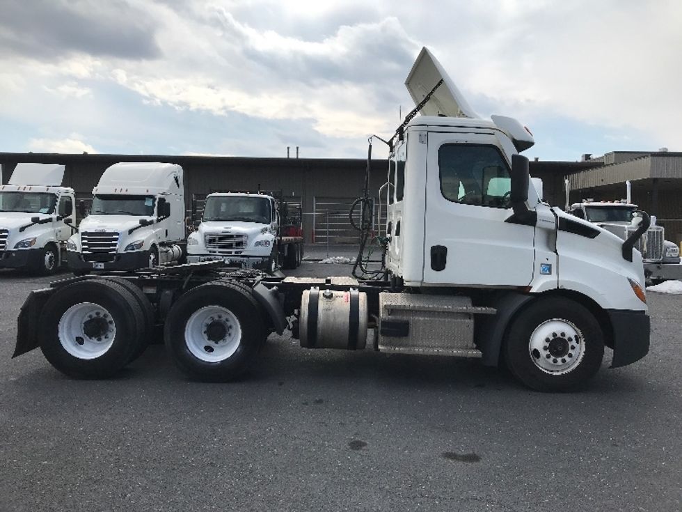 Day Cab Tractor-Heavy Duty Tractors-Freightliner-2020-T11664ST-Harrisonburg-VA-410,616\n\t\tmiles-$ 46,750 - Image 8