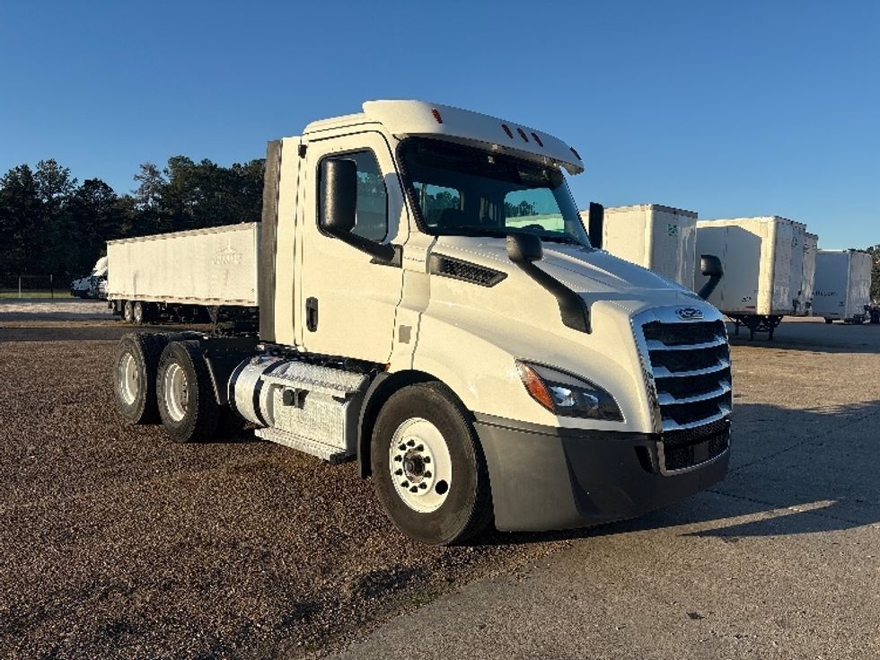 Day Cab Tractor-Heavy Duty Tractors-Freightliner-2020-T11664ST-Hattiesburg-MS-234,633\n\t\tmiles-$ 65,250 - Image 1