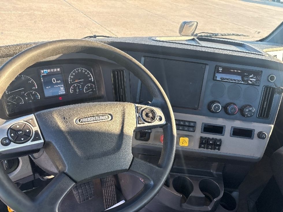 Day Cab Tractor-Heavy Duty Tractors-Freightliner-2020-T11664ST-Hattiesburg-MS-234,633\n\t\tmiles-$ 65,250 - Image 11
