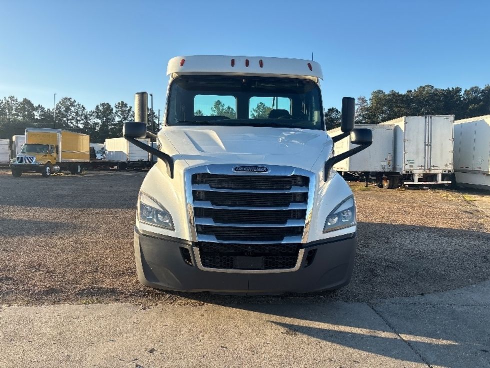 Day Cab Tractor-Heavy Duty Tractors-Freightliner-2020-T11664ST-Hattiesburg-MS-234,633\n\t\tmiles-$ 65,250 - Image 2