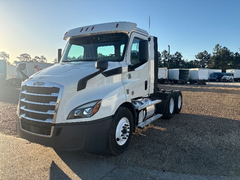 Day Cab Tractor-Heavy Duty Tractors-Freightliner-2020-T11664ST-Hattiesburg-MS-234,633\n\t\tmiles-$ 65,250 - Image 3