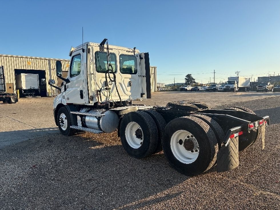Day Cab Tractor-Heavy Duty Tractors-Freightliner-2020-T11664ST-Hattiesburg-MS-234,633\n\t\tmiles-$ 65,250 - Image 5