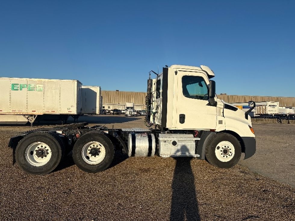 Day Cab Tractor-Heavy Duty Tractors-Freightliner-2020-T11664ST-Hattiesburg-MS-234,633\n\t\tmiles-$ 65,250 - Image 8