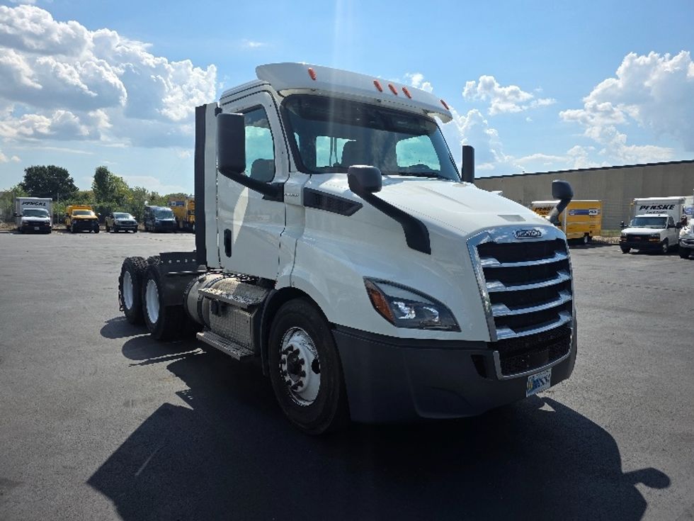 Day Cab Tractor-Heavy Duty Tractors-Freightliner-2020-T11664ST-Indianapolis-IN-171,025\n\t\tmiles-$ 59,750 - Image 1