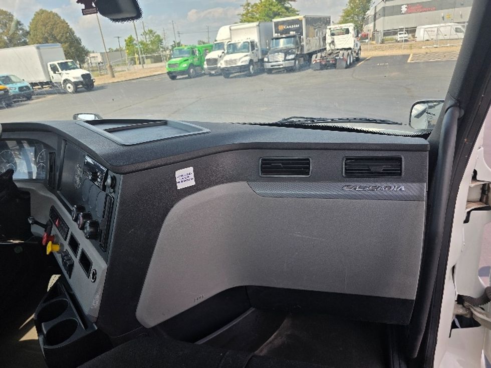 Day Cab Tractor-Heavy Duty Tractors-Freightliner-2020-T11664ST-Indianapolis-IN-171,025\n\t\tmiles-$ 59,750 - Image 13