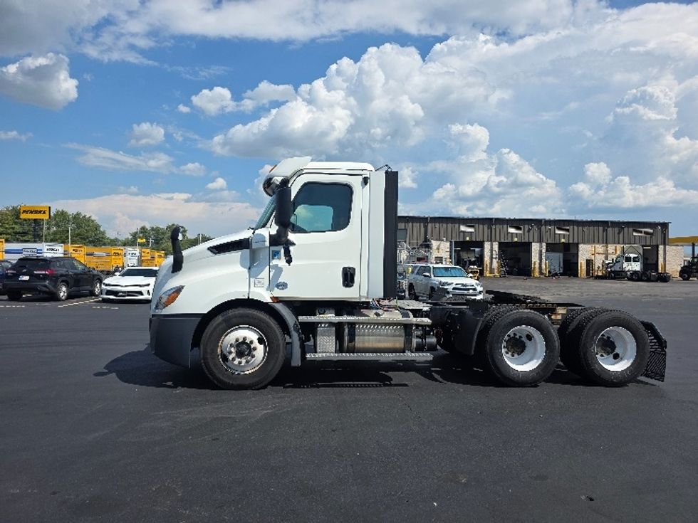 Day Cab Tractor-Heavy Duty Tractors-Freightliner-2020-T11664ST-Indianapolis-IN-171,025\n\t\tmiles-$ 59,750 - Image 4